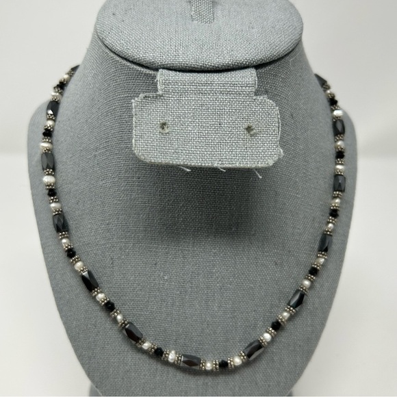 Faux Pearl and Black Beaded Magnetic Necklace 24 Inches Long - Picture 1 of 6